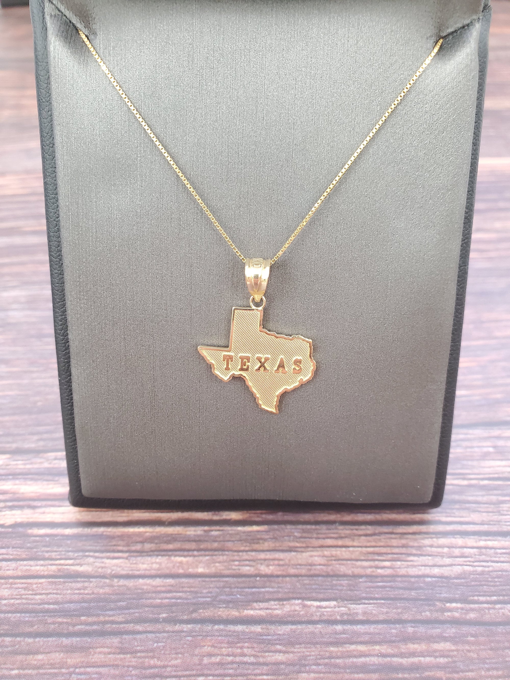 10K Solid Yellow Gold Texas State Pendant Charm with Box Chain