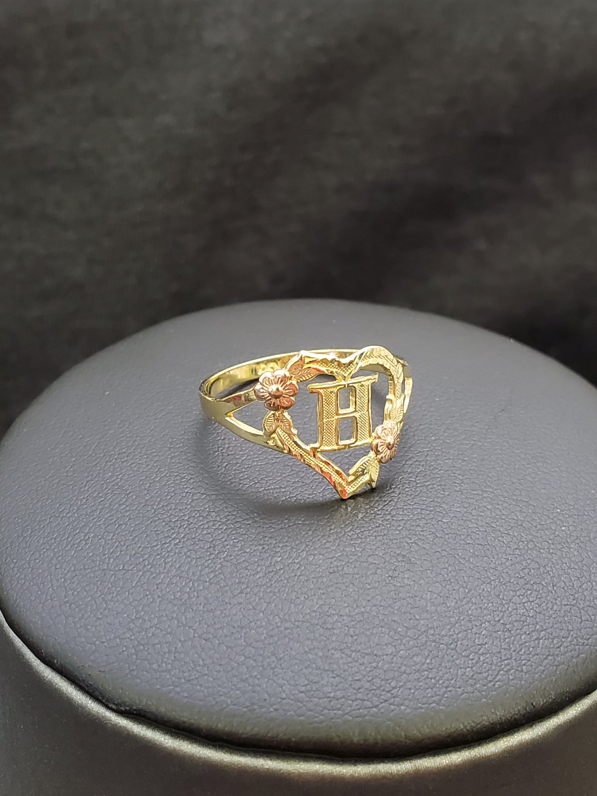 ❤️ 10k solid gold ring initial M boy or girl ❤️ authentic Size 2.5 ❤️